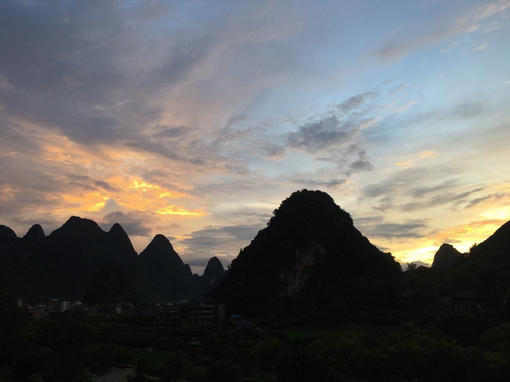 Zen Box House Hotel Yangshuo Buitenkant foto